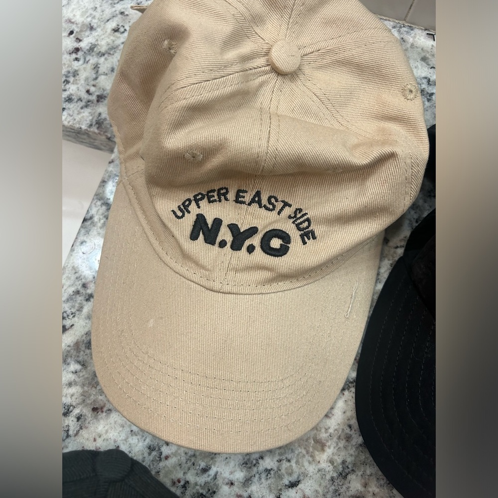 NYC hat beige - one size fits all
